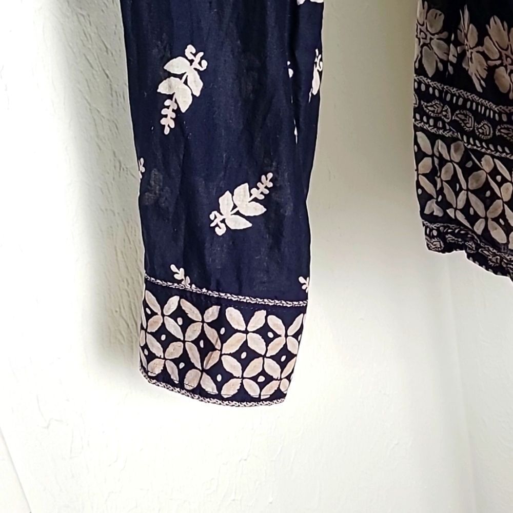 Tommy Hilfiger Navy Blue Top White Flowers, V-neckline,  Longsleeves, Size Large - Picture 3 of 8